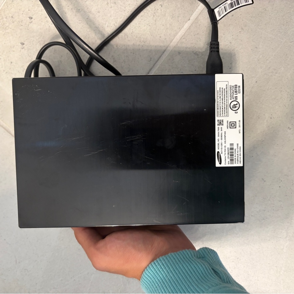 Samsung Soundbar + Rear
Speakers + Wireless Module - /
Untested - Picture 5 of 8